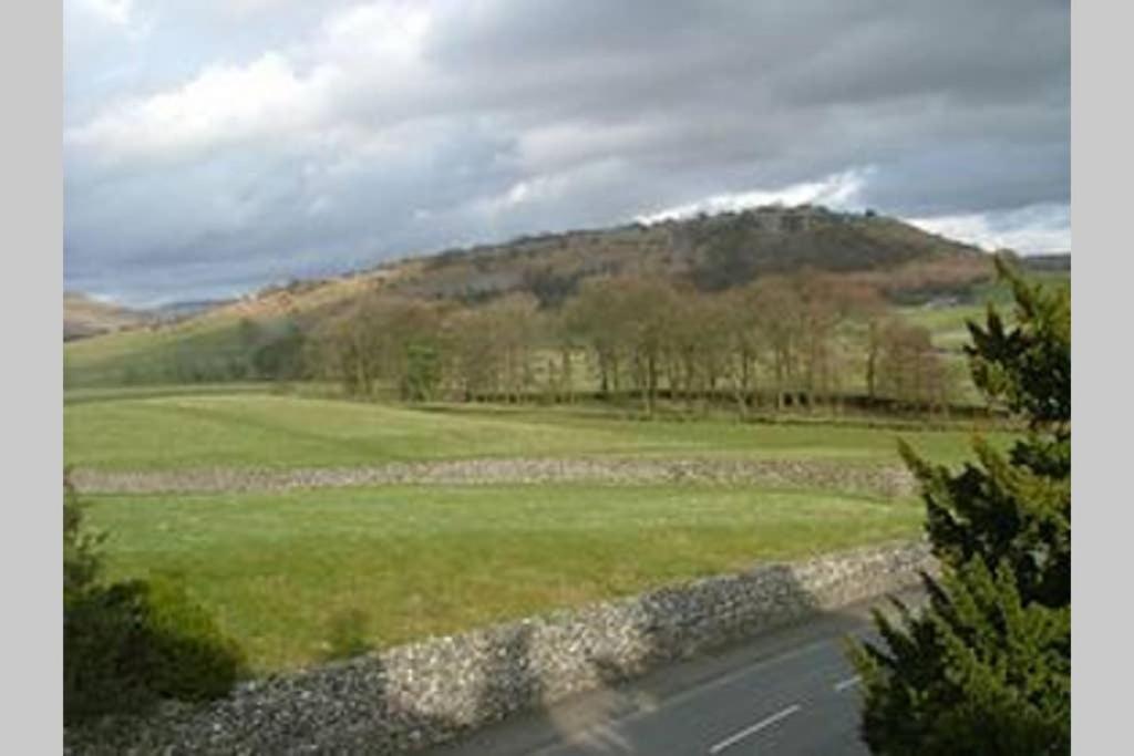 5 Star Cottage On The Green With Log Burner - Dog Friendly Austwick Bagian luar foto