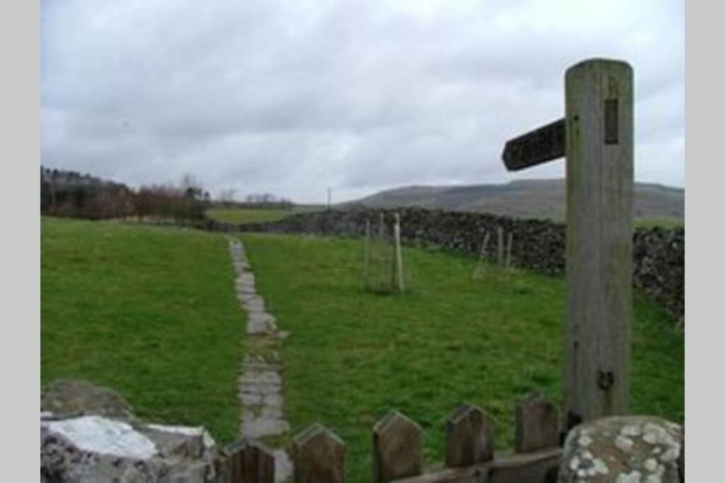 5 Star Cottage On The Green With Log Burner - Dog Friendly Austwick Bagian luar foto