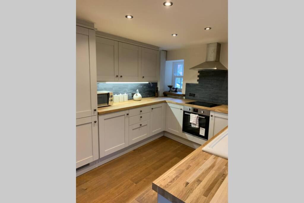 5 Star Cottage On The Green With Log Burner - Dog Friendly Austwick Bagian luar foto