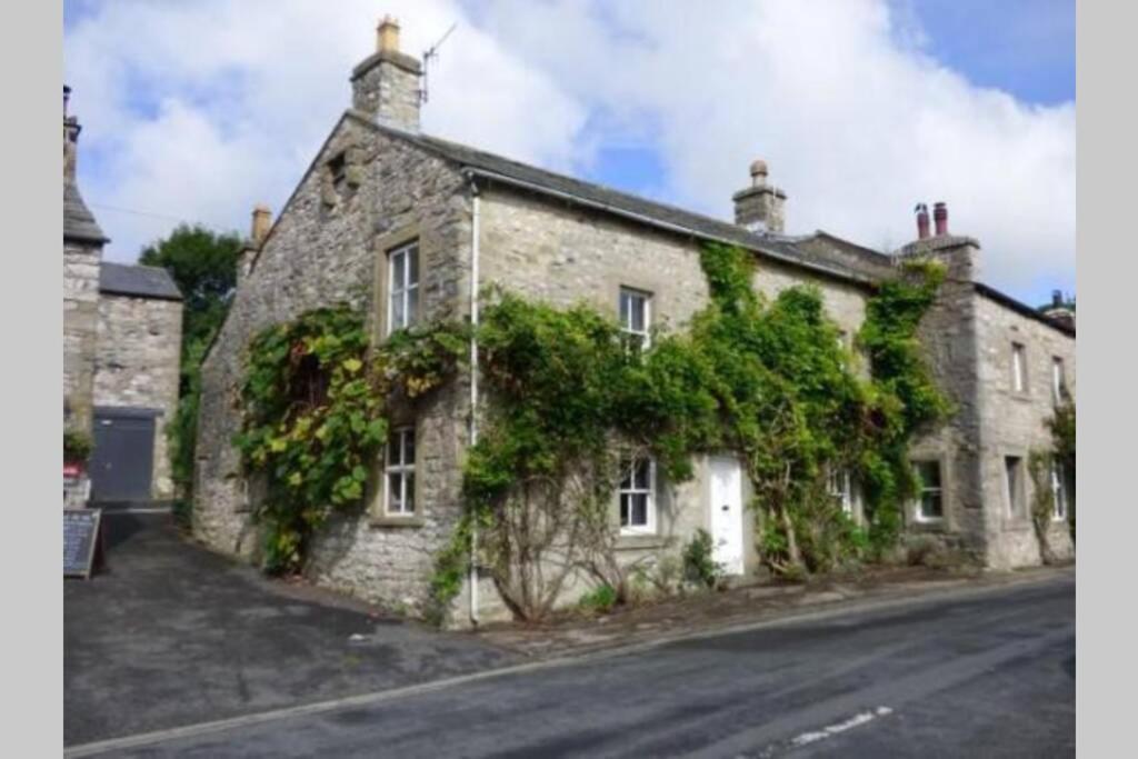 5 Star Cottage On The Green With Log Burner - Dog Friendly Austwick Bagian luar foto