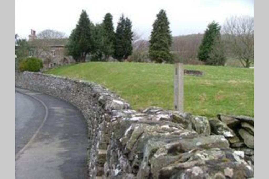 5 Star Cottage On The Green With Log Burner - Dog Friendly Austwick Bagian luar foto