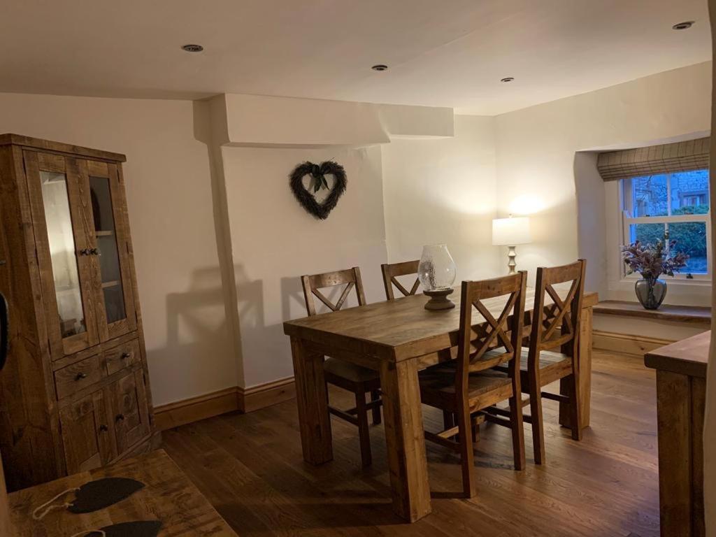 5 Star Cottage On The Green With Log Burner - Dog Friendly Austwick Bagian luar foto
