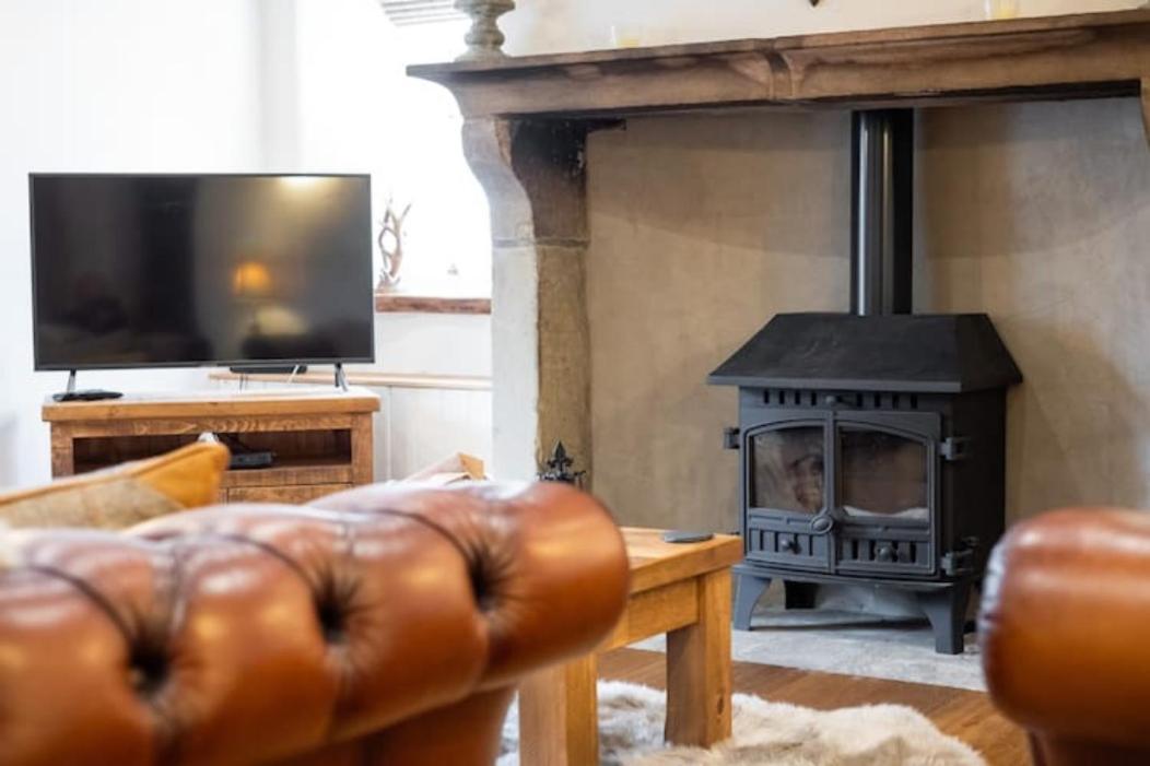 5 Star Cottage On The Green With Log Burner - Dog Friendly Austwick Bagian luar foto