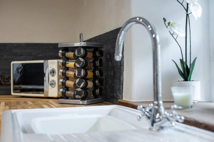 5 Star Cottage On The Green With Log Burner - Dog Friendly Austwick Bagian luar foto