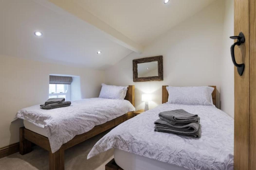 5 Star Cottage On The Green With Log Burner - Dog Friendly Austwick Bagian luar foto
