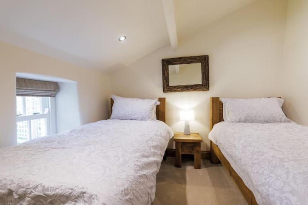 5 Star Cottage On The Green With Log Burner - Dog Friendly Austwick Bagian luar foto